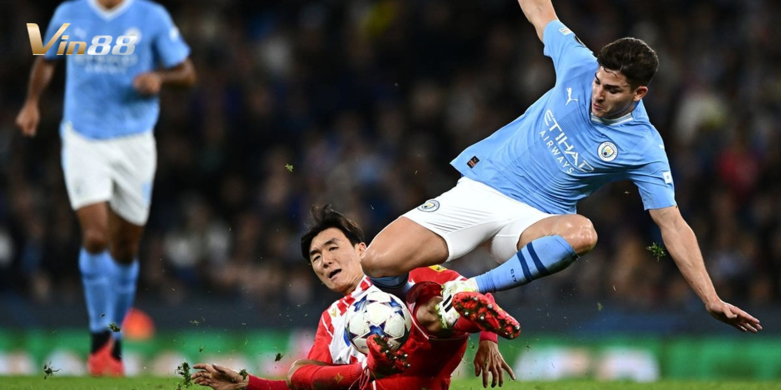 Nottingham Forest dù yếu hơn những vẫn tạo được bất ngờ trước Manchester City