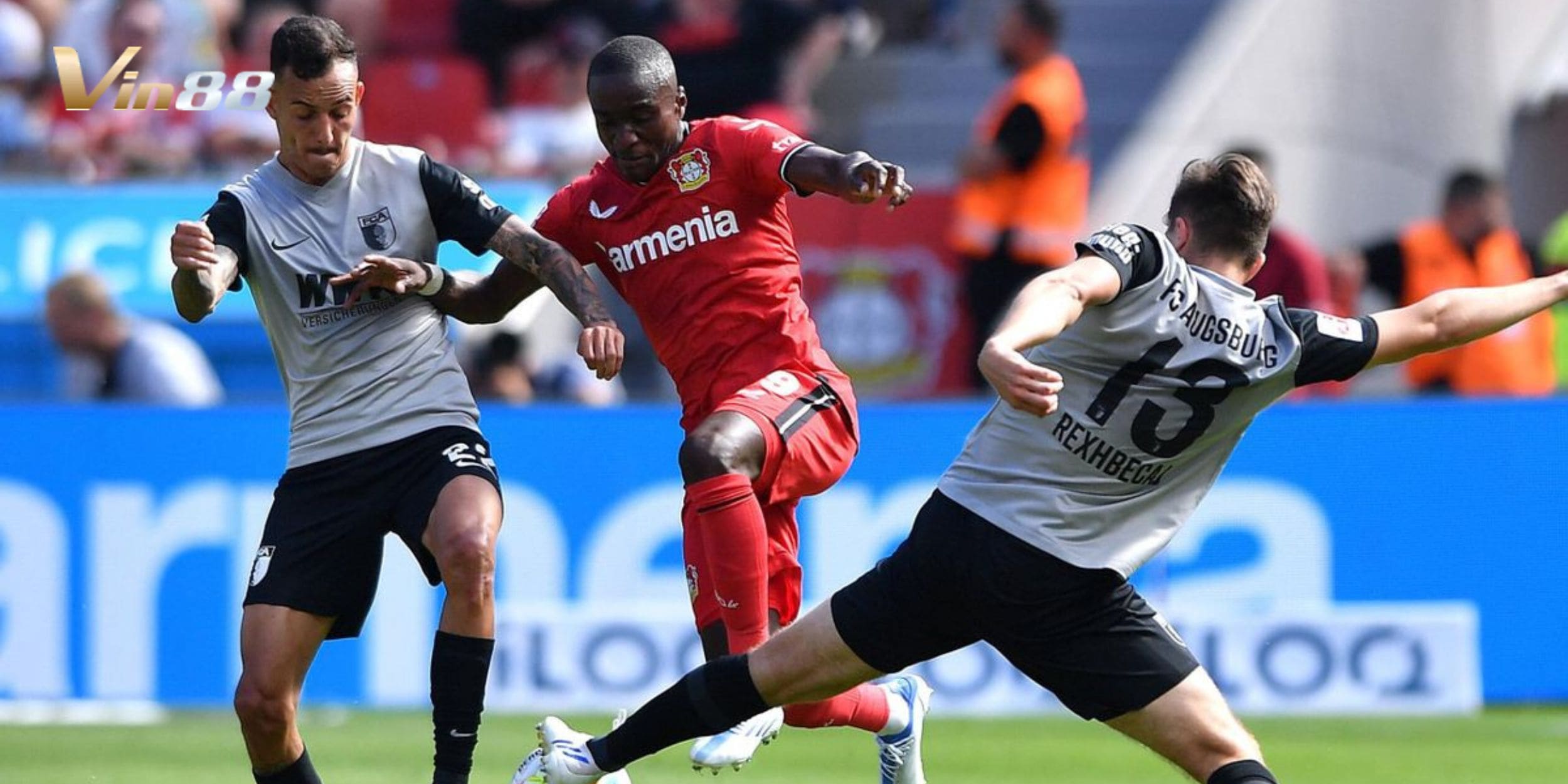 Bayer Leverkusen quyết tâm dành 3 điểm trước Augsburg để cạnh tranh ngôi vô địch