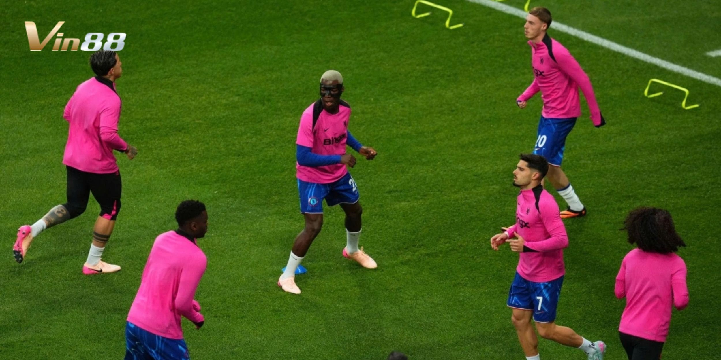 Chelsea hướng tới chiếc cúp Conference League 2025