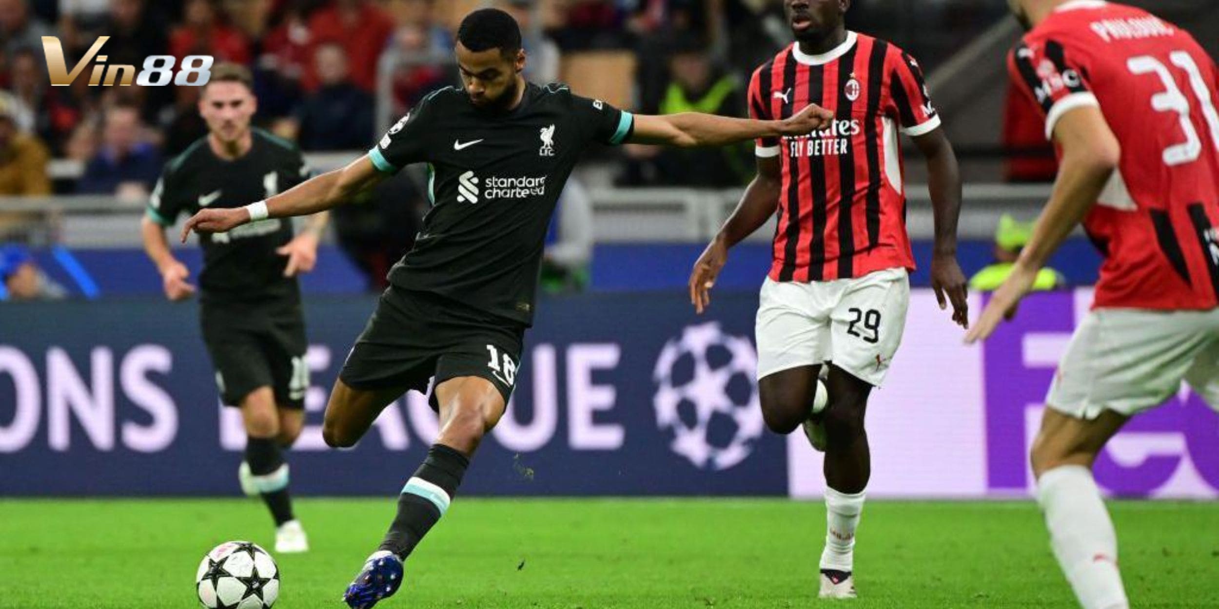 Liverpool thiếu ổn định, AC Milan duy trì mạch thắng ấn tượng