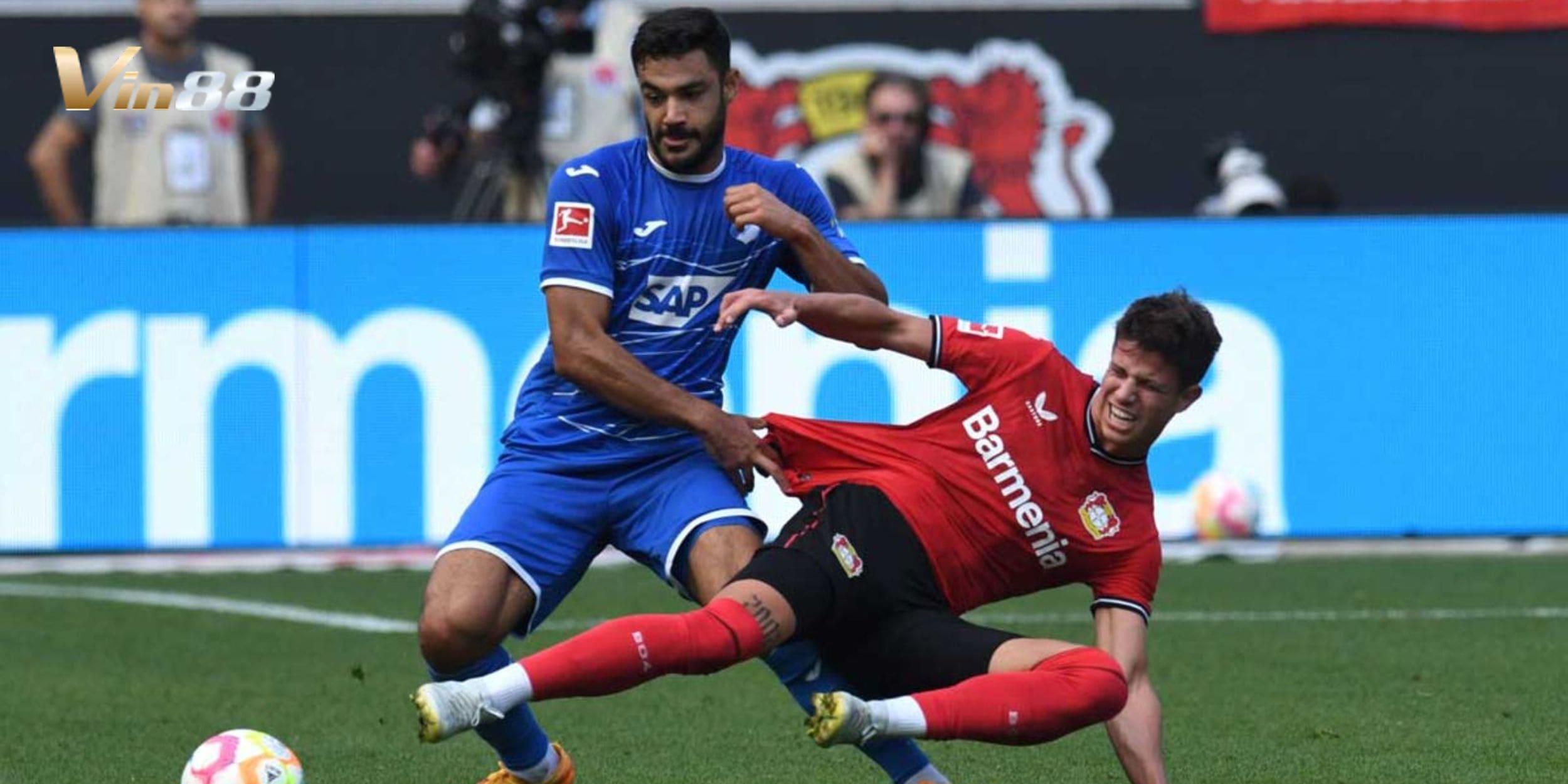 Sân BayArena hứa hẹn chứng kiến chiến thắng 3-1 cho Bayer Leverkusen